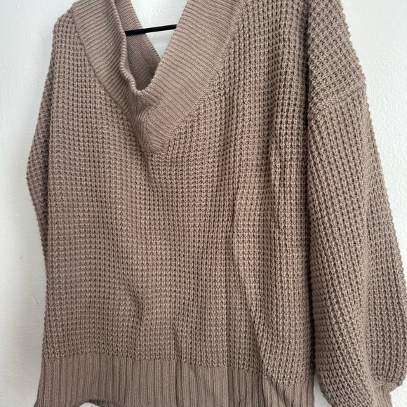 Zenana Outfitters brown V-Neck off shoulder Sweater - Picture 4 of 4